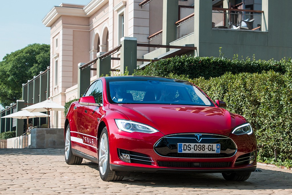 Prueba Tesla Model S P85D Una mañana con el sedán más rápido del mundo