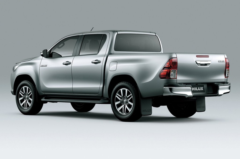 Ficha técnica Toyota Hilux Cabina Doble 2.4 Diésel VXL Motor.es