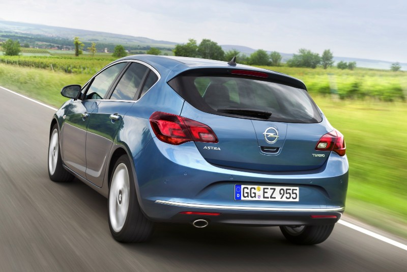 Opel astra 2013 года