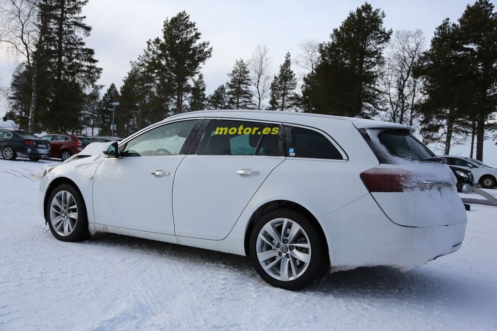 Опель инсигния 2016. Opel Insignia 2016. Инсигния универсал 2016. Инсигния универсал белый.