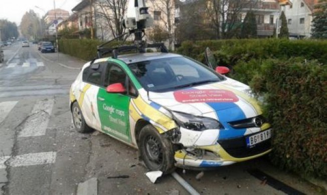 Un Coche De Google Se Estrella En Las Calles De Serbia Motor Es