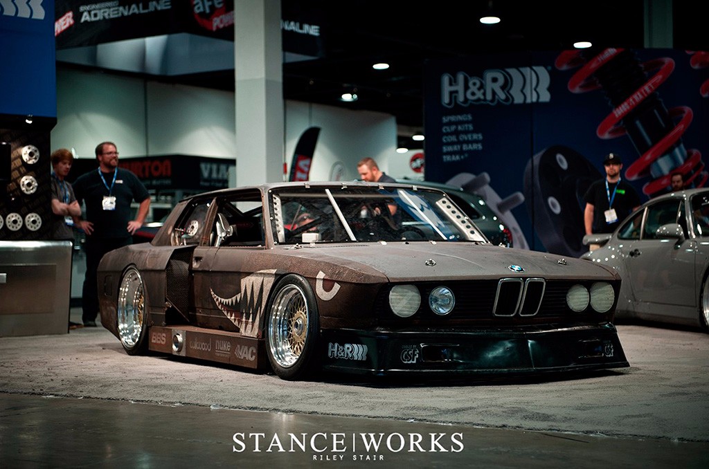 Un BMW Serie 5 E28 Rat Rod en el SEMA de Las Vegas - Motor.es