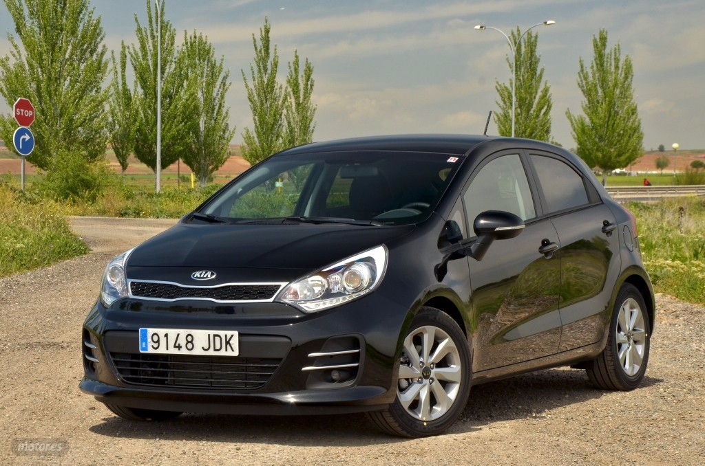 Kia rio 2015 года