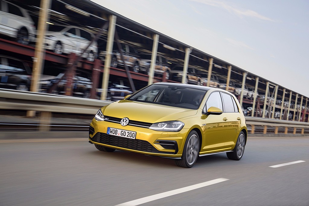 Ventas coches - Holanda - Septiembre 2017: El Volkswagen Golf echa a un