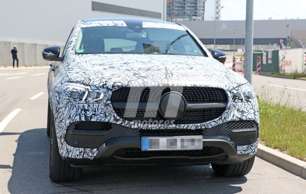 El Nuevo Mercedes Gle Coupé Comienza A Perder Camuflaje Se