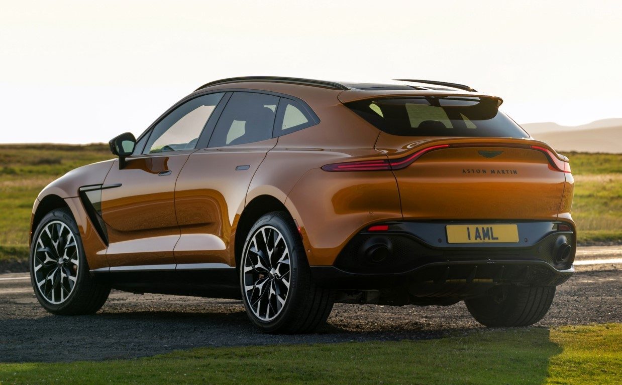 Aston martin dbx 707