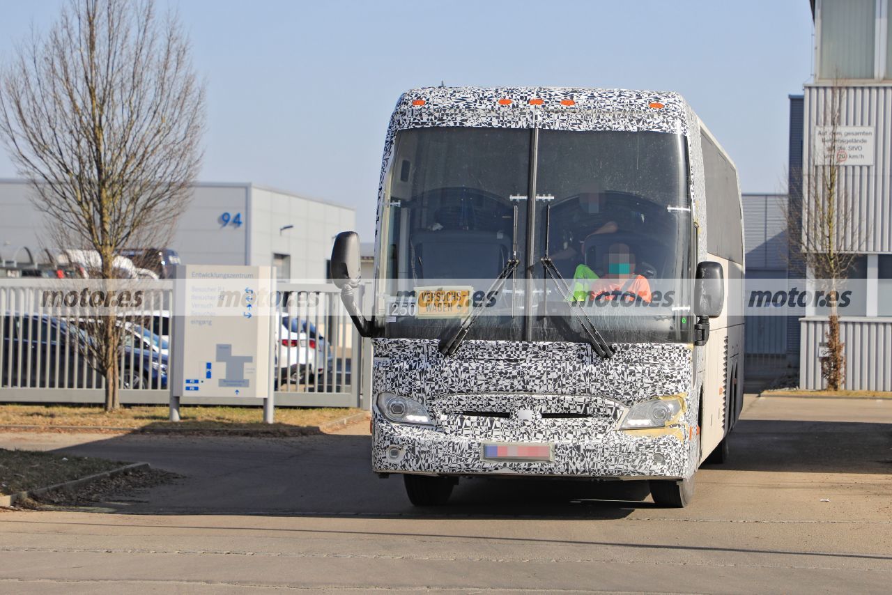 The new Mercedes Tourismo, a coach for the United States, caught in spy photos